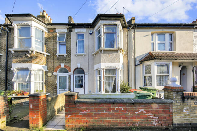 3 bed property, in Lansdown Road, £400,000