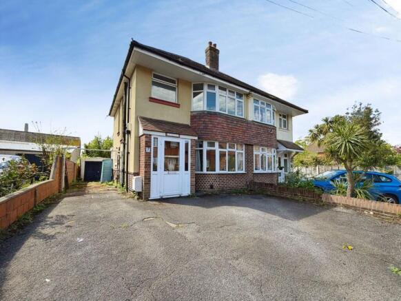 3 bed property, in Harcourt Road, £350,000