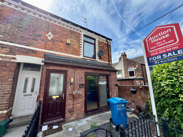 2 bed property, in Fern Grove, £65,000