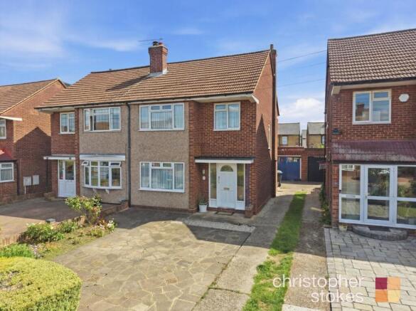 3 bed property, in Penton Drive, £500,000