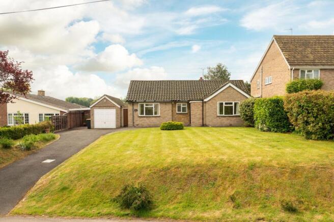 2 bed property, in Grange Road, £450,000