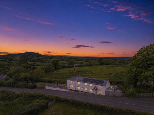 4 bed property, in Hillside Cottage, £580,000