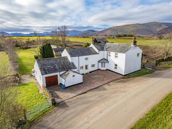 5 bed property, in Horse Shoe Inn, £575,000