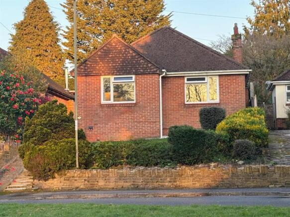 2 bed property, in Trevose Close, £350,000