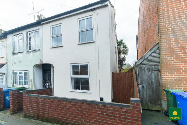 2 bed property, in Lysons Road, £300,000
