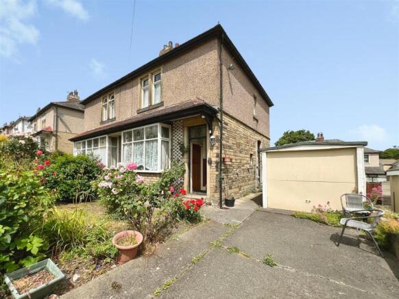 2 bed property, in Kingston Road, £140,000