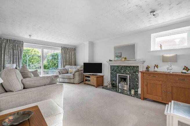 4 bed property, in Belmont Drive, £700,000