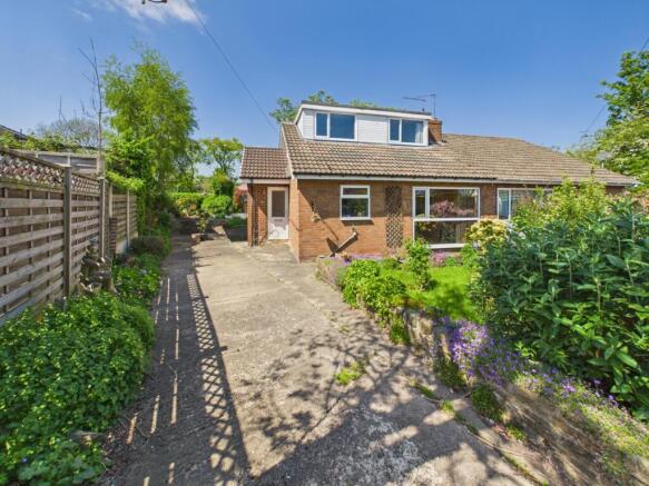 4 bed property, in Hall Cliffe Crescent, £250,000