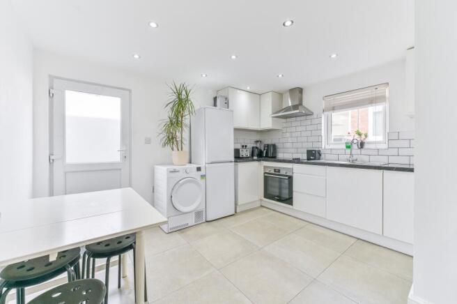 5 bed property, in Harcourt Road, £550,000