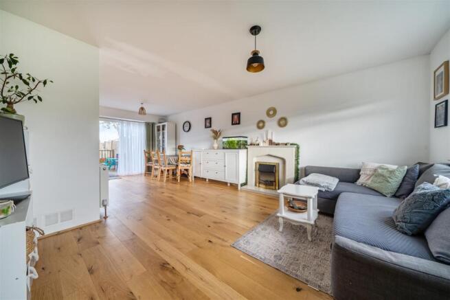 3 bed property, in Denleigh Close, £350,000