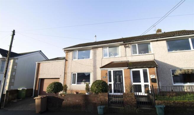 3 bed property, in Montclaire Avenue, £249,500