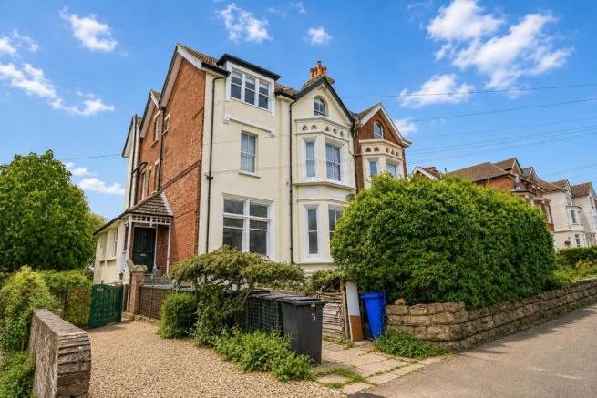 1 bed property, in Albany Road, £139,950