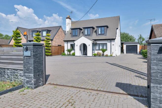 3 bed property, in Hillside, £625,000
