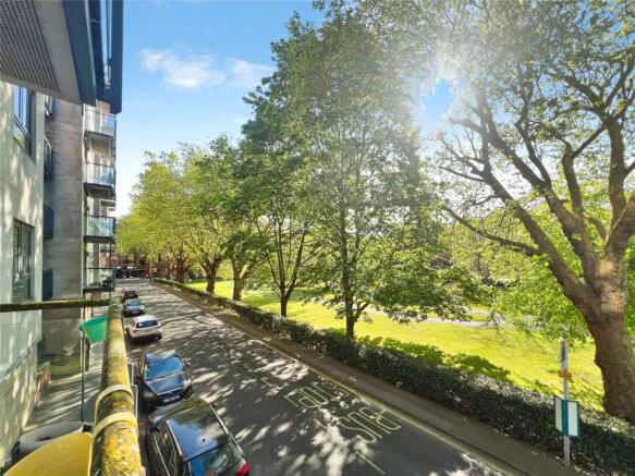 2 bed property, in Orchard Place, £115,500