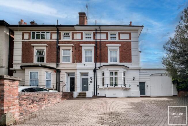 6 bed property, in Elvetham Road, £800,000