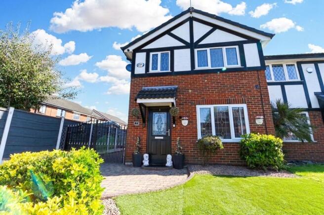 3 bed property, in Trojan Gardens, £280,000