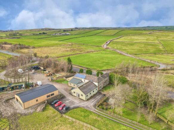 5 bed property, in Moss Bar Farm, £750,000