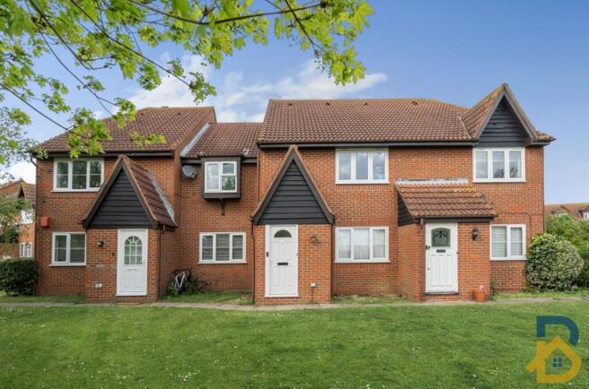 2 bed property, in Creasey Close, £325,000