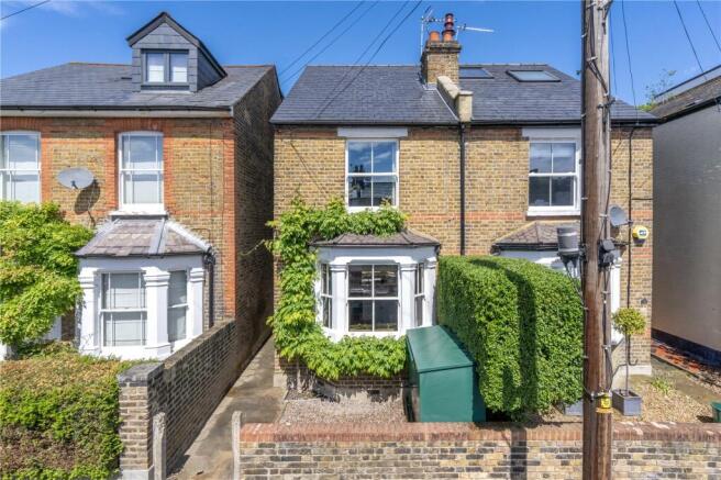 3 bed property, in St Margarets Grove, £1,000,000