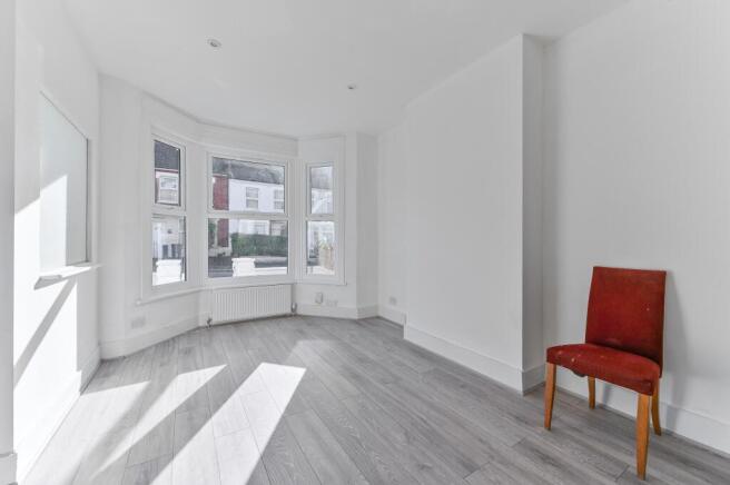 3 bed property, in Cranbrook Road, £360,000