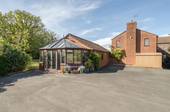 4 bed property, in Bristol Road, £825,000