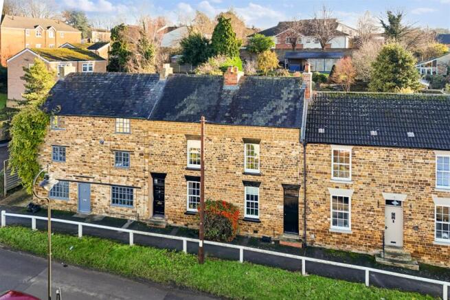 4 bed property, in The Green, £450,000
