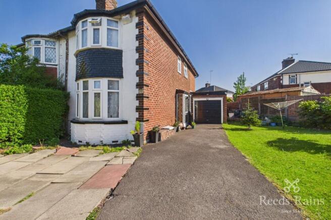 3 bed property, in Chandos Grove, £255,000