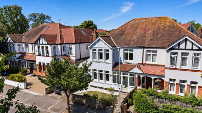 4 bed property, in Langley Drive, £1,400,000