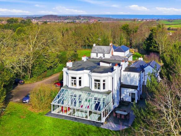 5 bed property, in Park Lane, £1,470,000