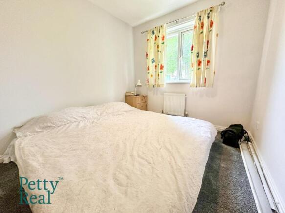 3 bed property, in Wood Clough Platts, £160,000