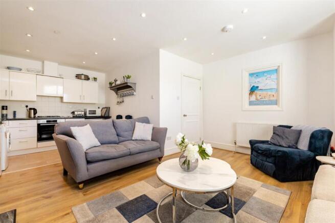 1 bed property, in Eversfield Place, £220,000