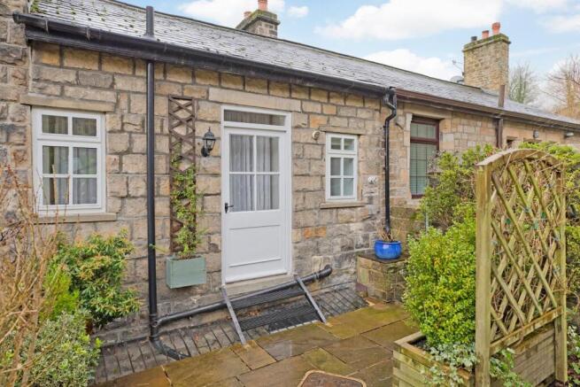 1 bed property, in Stockinger Lane, £250,000