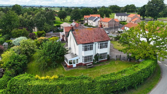 4 bed property, in Green Gables, £450,000