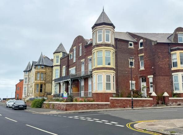 2 bed property, in Marine Parade, £154,995