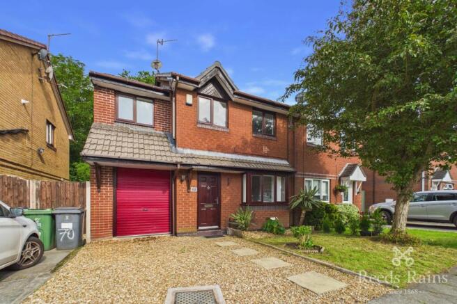 4 bed property, in Abbeyfield Drive, £260,000