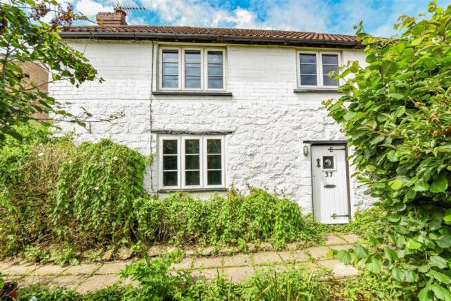 2 bed property, in High Street, £250,000