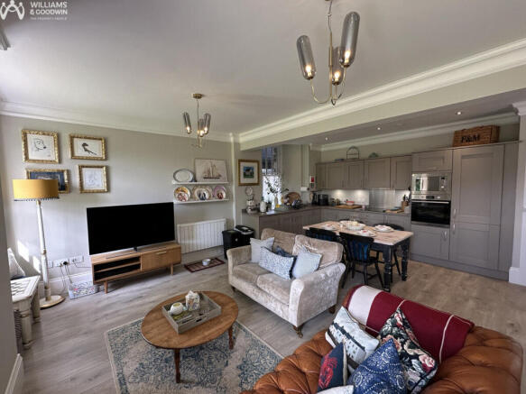 2 bed property, in Plas Y Coed, £229,950