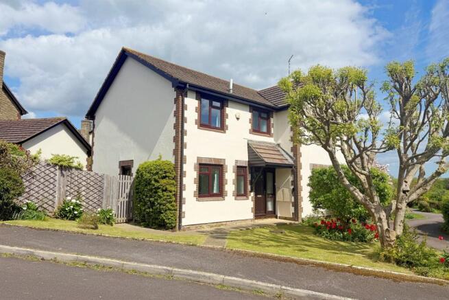 4 bed property, in Burton Bradstock, £700,000