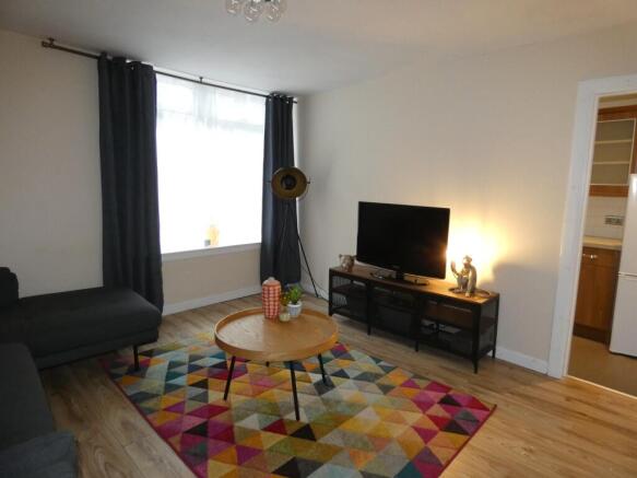 2 bed property, in Urquhart Road, £70,000