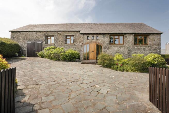 3 bed property, in Yew Trees, £800,000