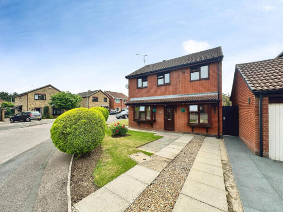 5 bed property, in Barnes Close, £500,000