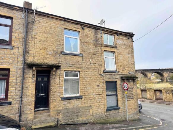 4 bed property, in 2 Dean Street, £125,000