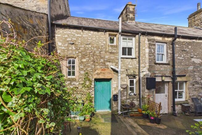 1 bed property, in 2 Horse Market, £225,000