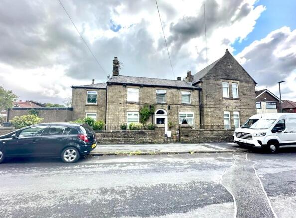 6 bed property, in Old Road, £700,000