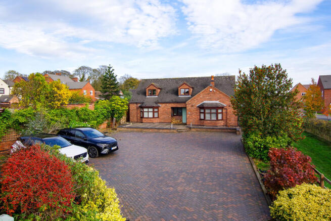 4 bed property, in Acresford Road, £650,000