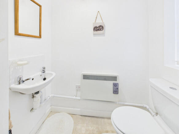 3 bed property, in Heath Road, £145,000