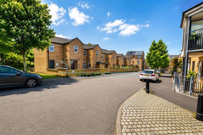 4 bed property, in Fielden Street, £100,000