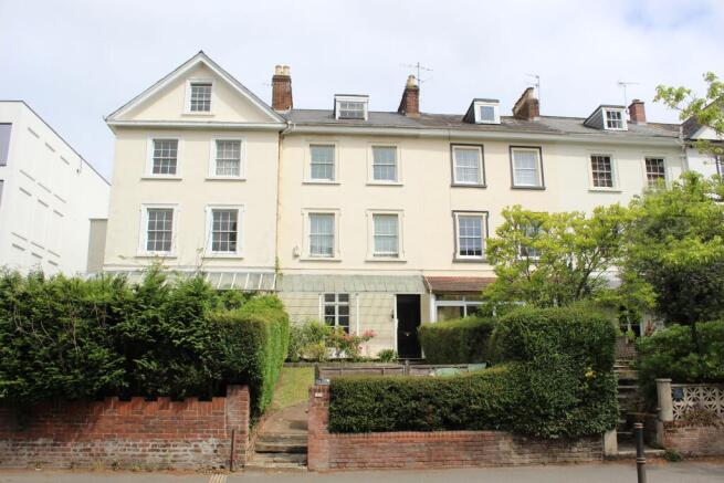 5 bed property, in New North Road, £550,000