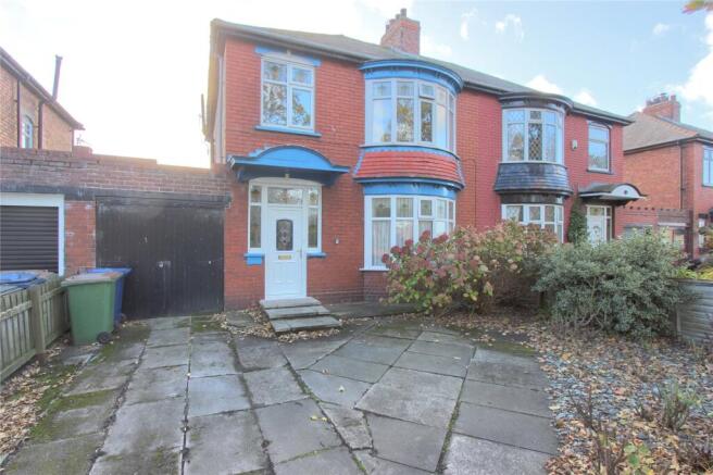 3 bed property, in Corporation Road, £145,000