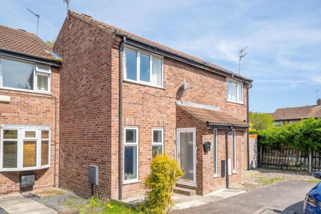 1 bed property, in Invicta Court, £180,000